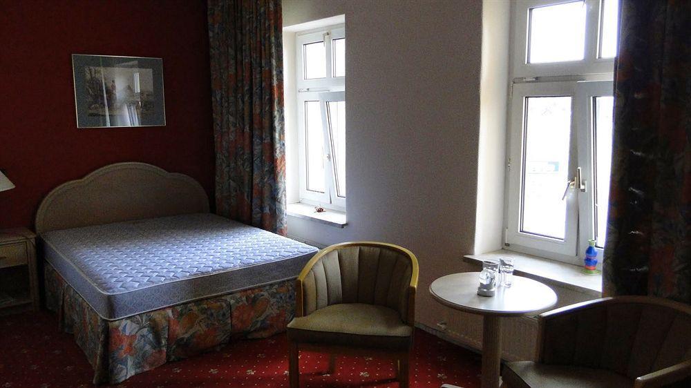 Hotel Dallgow Bagian luar foto