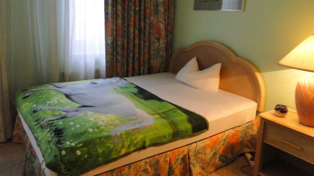 Hotel Dallgow Bagian luar foto