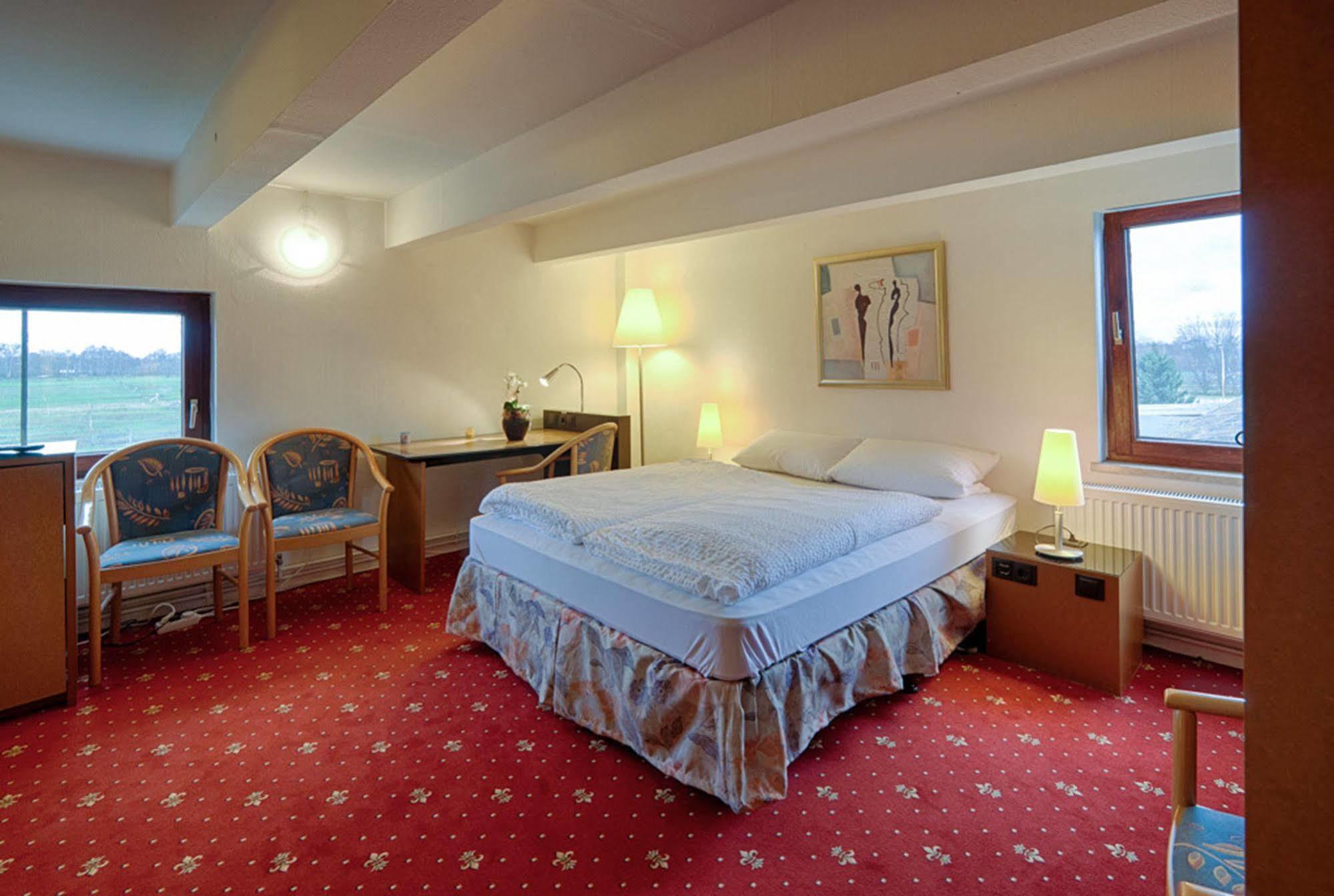 Hotel Dallgow Bagian luar foto