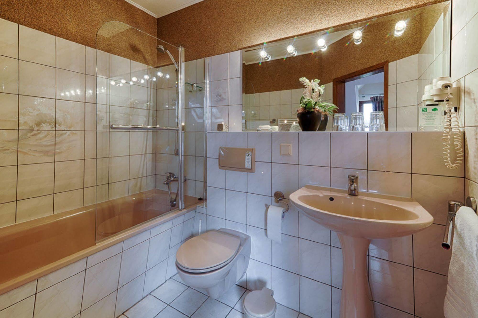 Hotel Dallgow Bagian luar foto