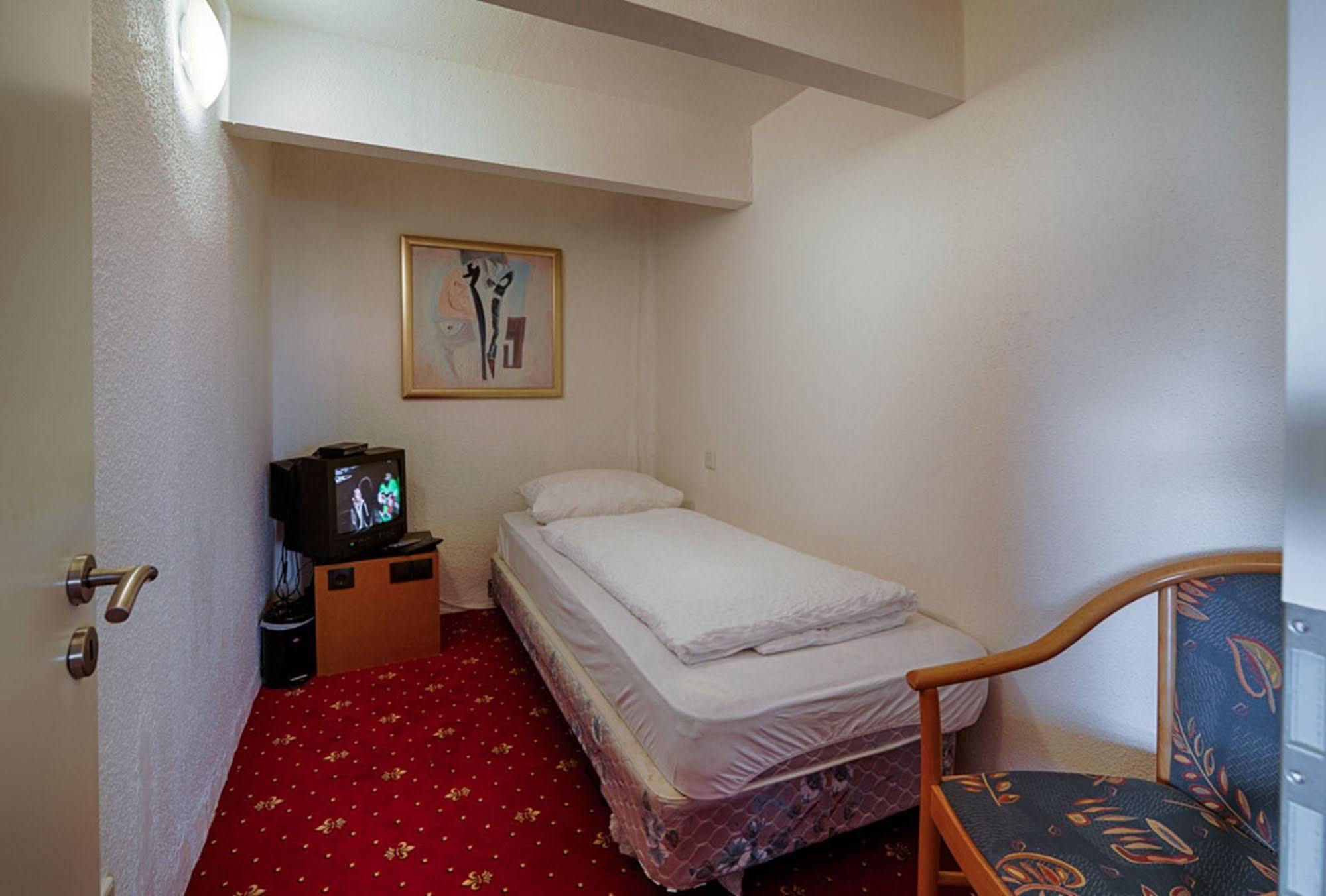 Hotel Dallgow Bagian luar foto