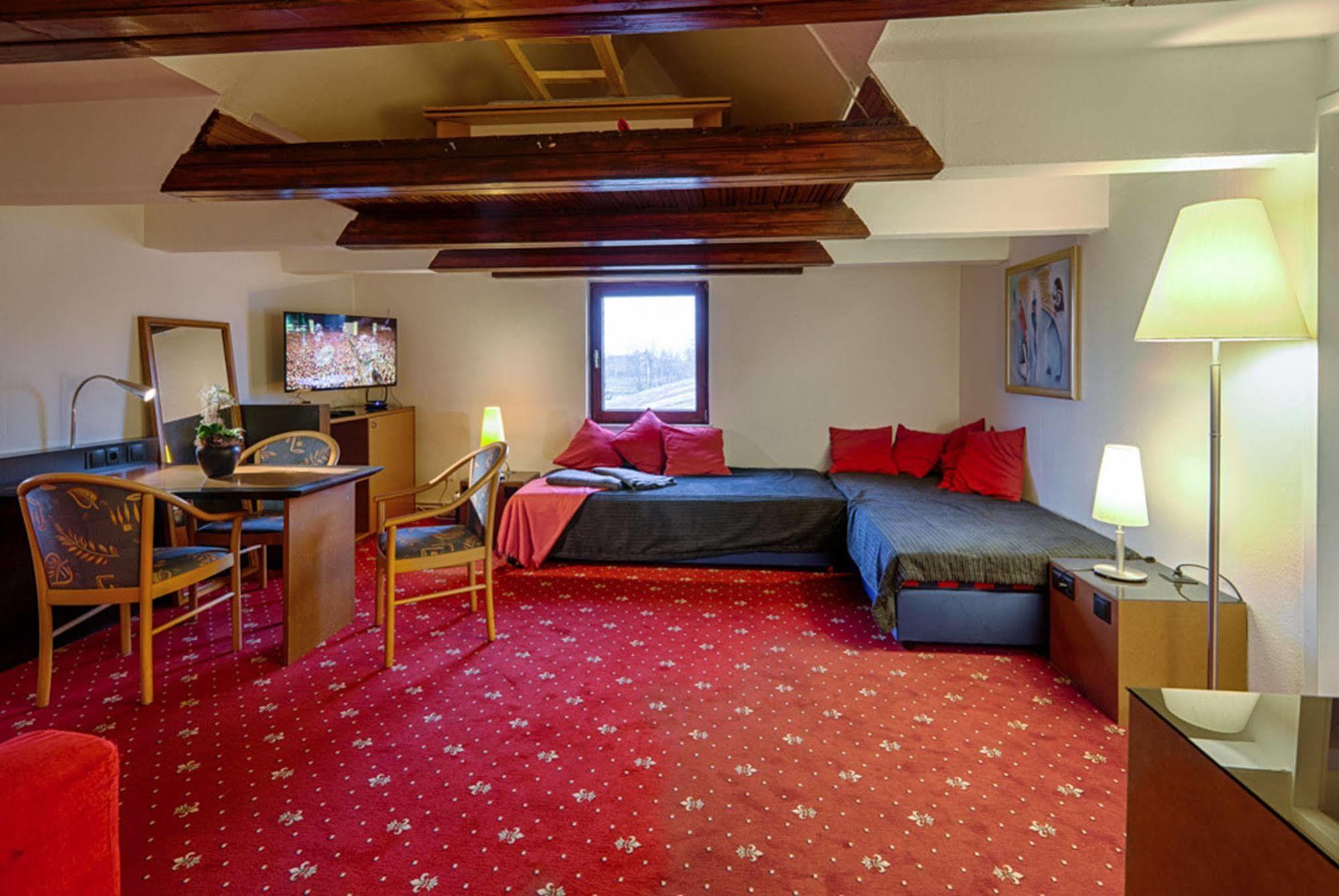 Hotel Dallgow Bagian luar foto