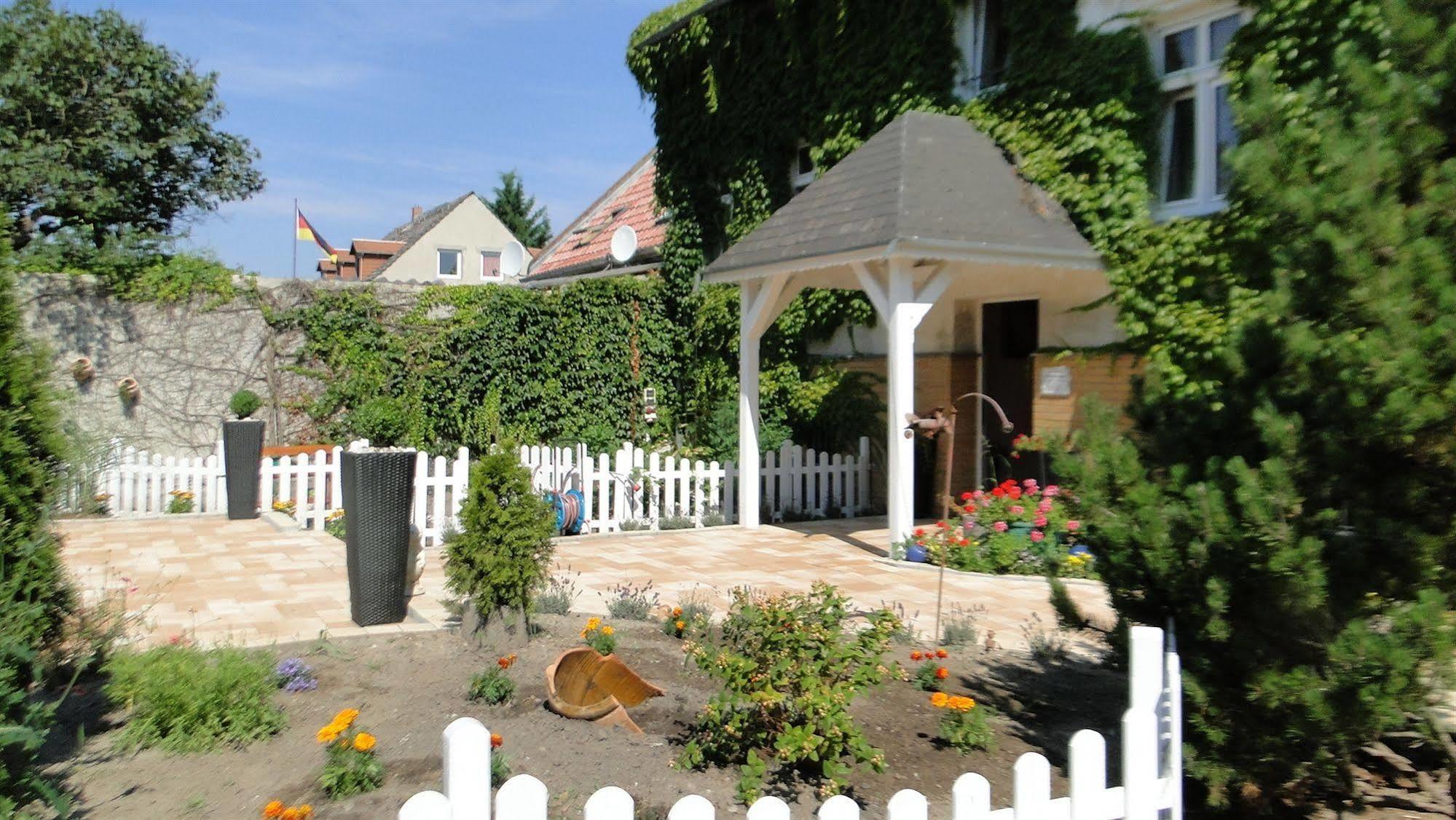 Hotel Dallgow Bagian luar foto