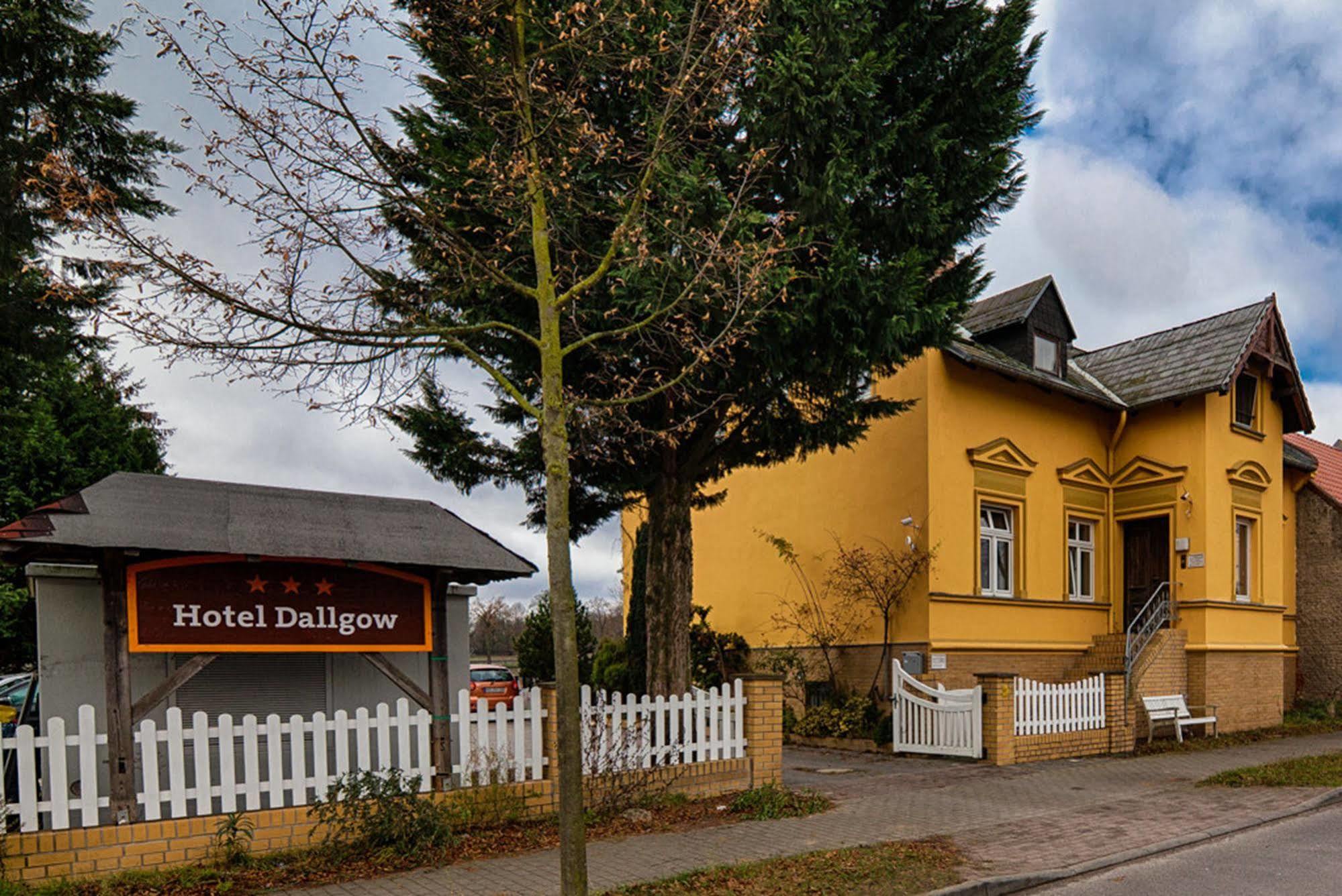 Hotel Dallgow Bagian luar foto