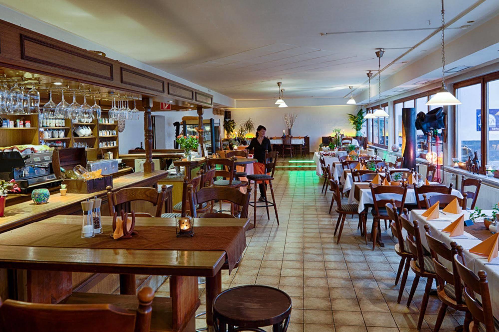 Hotel Dallgow Bagian luar foto